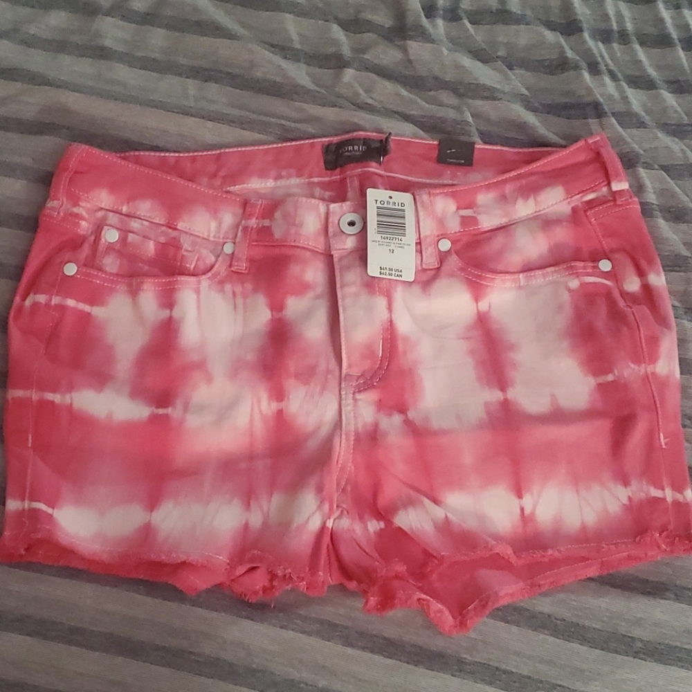 Torrid size 12R Pink tie dye Jean shorts